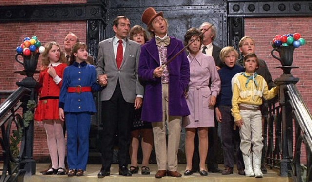 Cuốn sách "Charlie and the Chocolate factory" được dựng thành bộ phim mang tên "Willy Wonka and the chocolate factory"