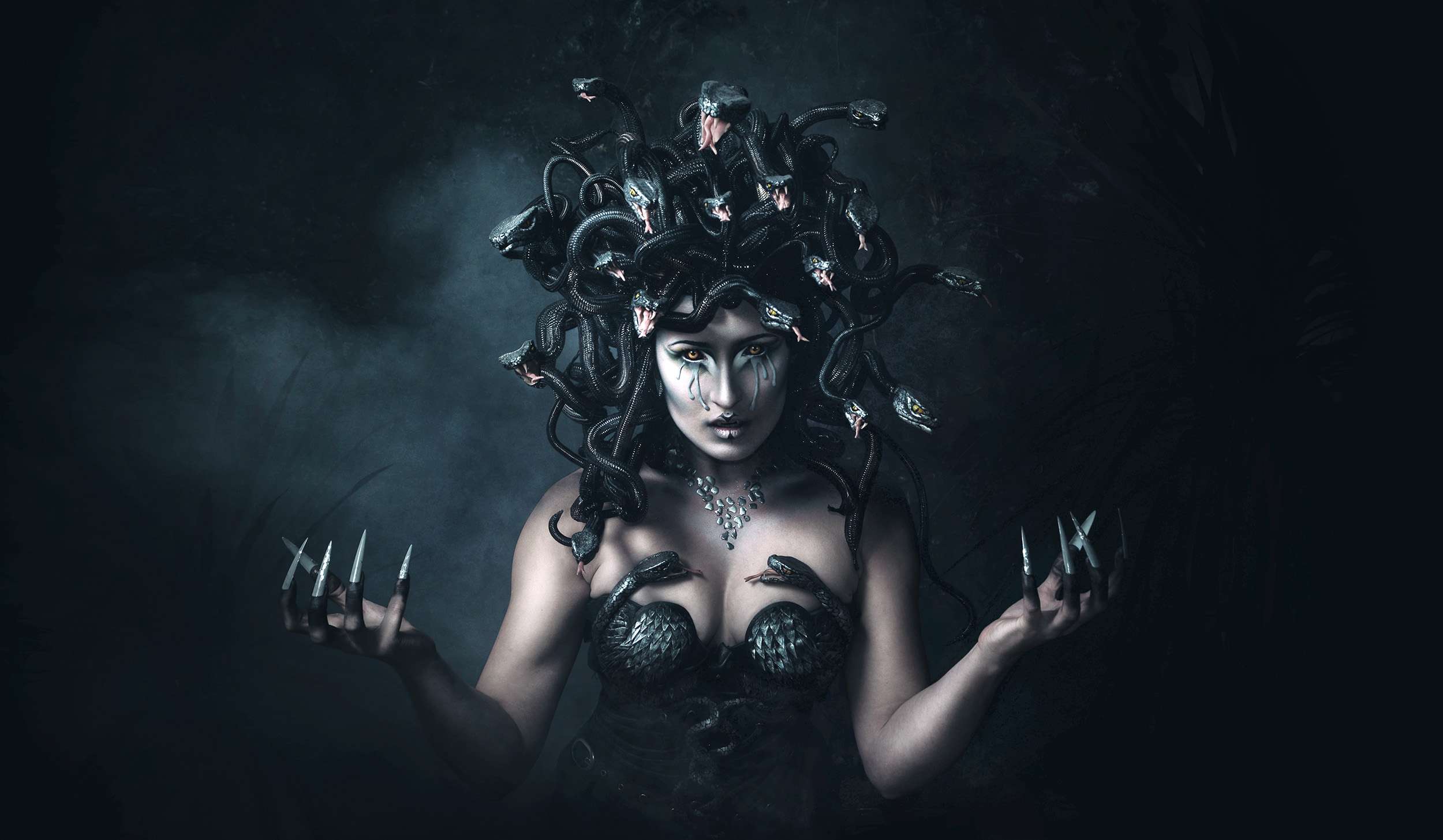 Quỷ Medusa có tóc hóa rắn và các quái vật đáng sợ nhất trong thần thoại Hy  Lạp